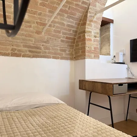 شقة Charming 2-bedroom Retreat In The Center Of