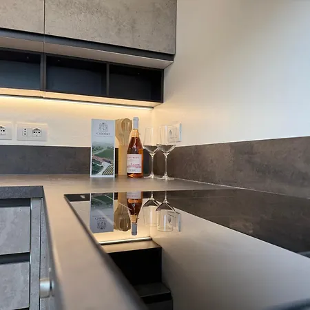 Charming 2-bedroom Retreat In The Center Of Appartement