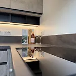 Charming 2-bedroom Retreat In The Center Of Apartamento
