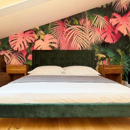 Apartment Charming 2-bedroom Retreat In The Center Of